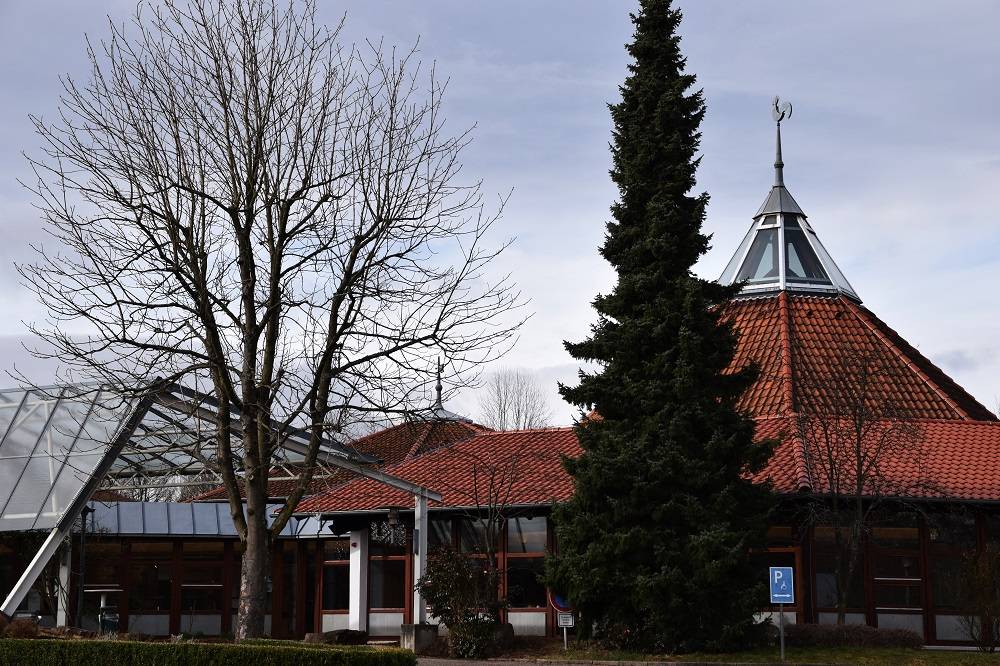 Quelle: ©EvKirchePF hohenwart forum gebäude von außen